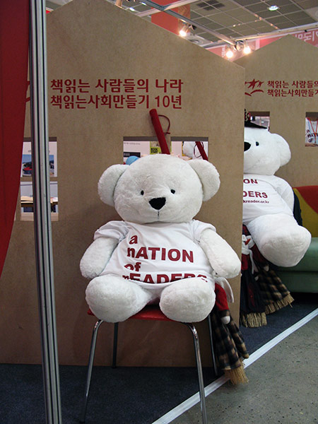 bookfair2011061606.jpg