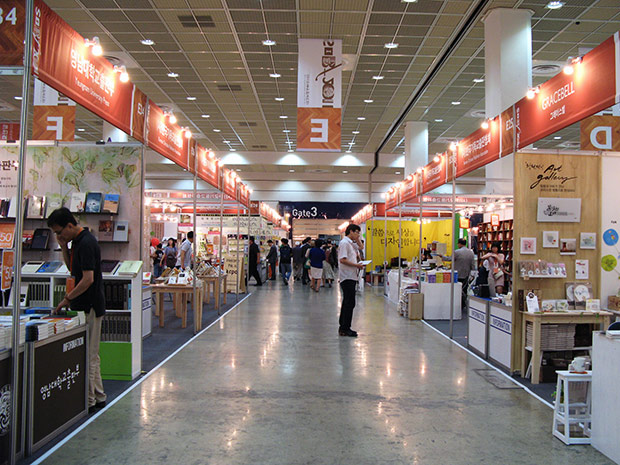 bookfair2011061604.jpg